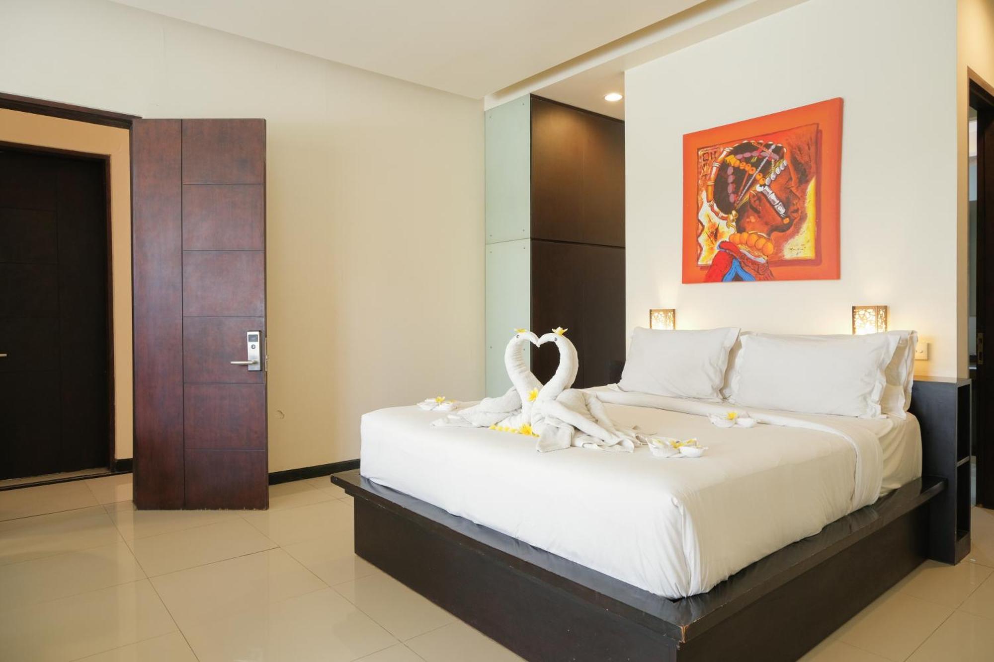 Swiss-Belcourt Sunset Aparthotel Seminyak  Exterior photo