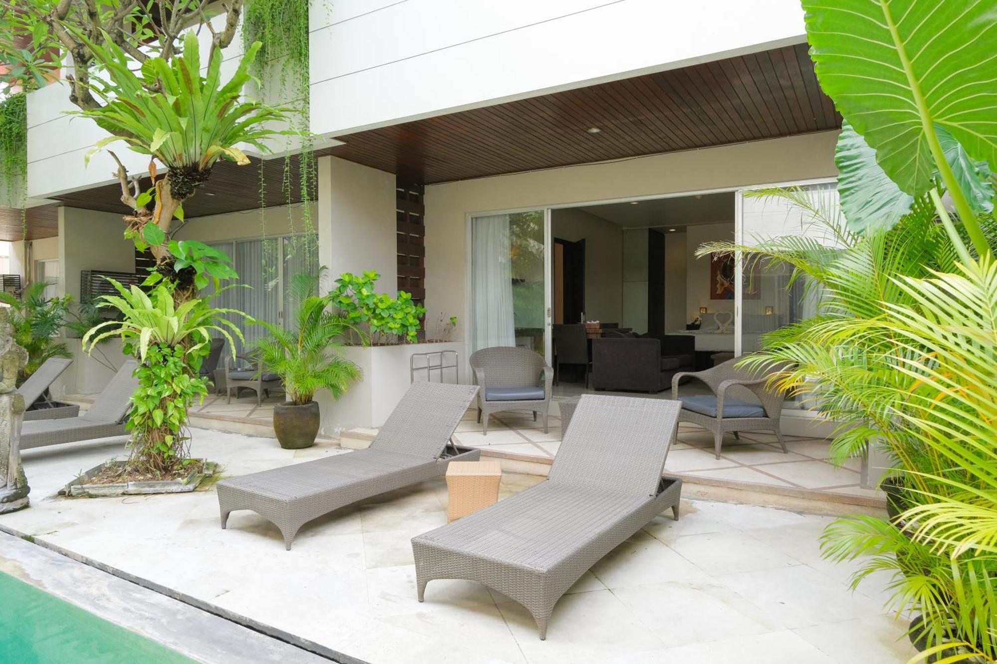 Swiss-Belcourt Sunset Aparthotel Seminyak  Exterior photo