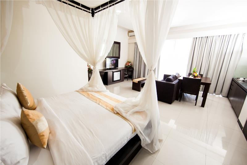 Swiss-Belcourt Sunset Aparthotel Seminyak  Exterior photo