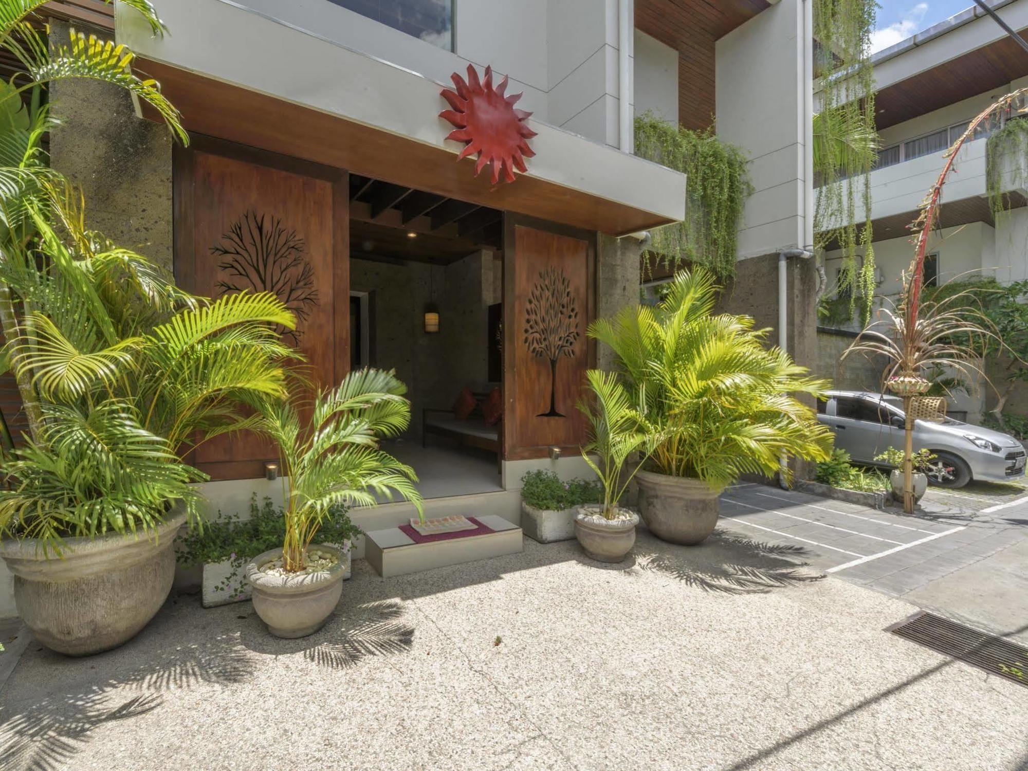 Swiss-Belcourt Sunset Aparthotel Seminyak  Exterior photo