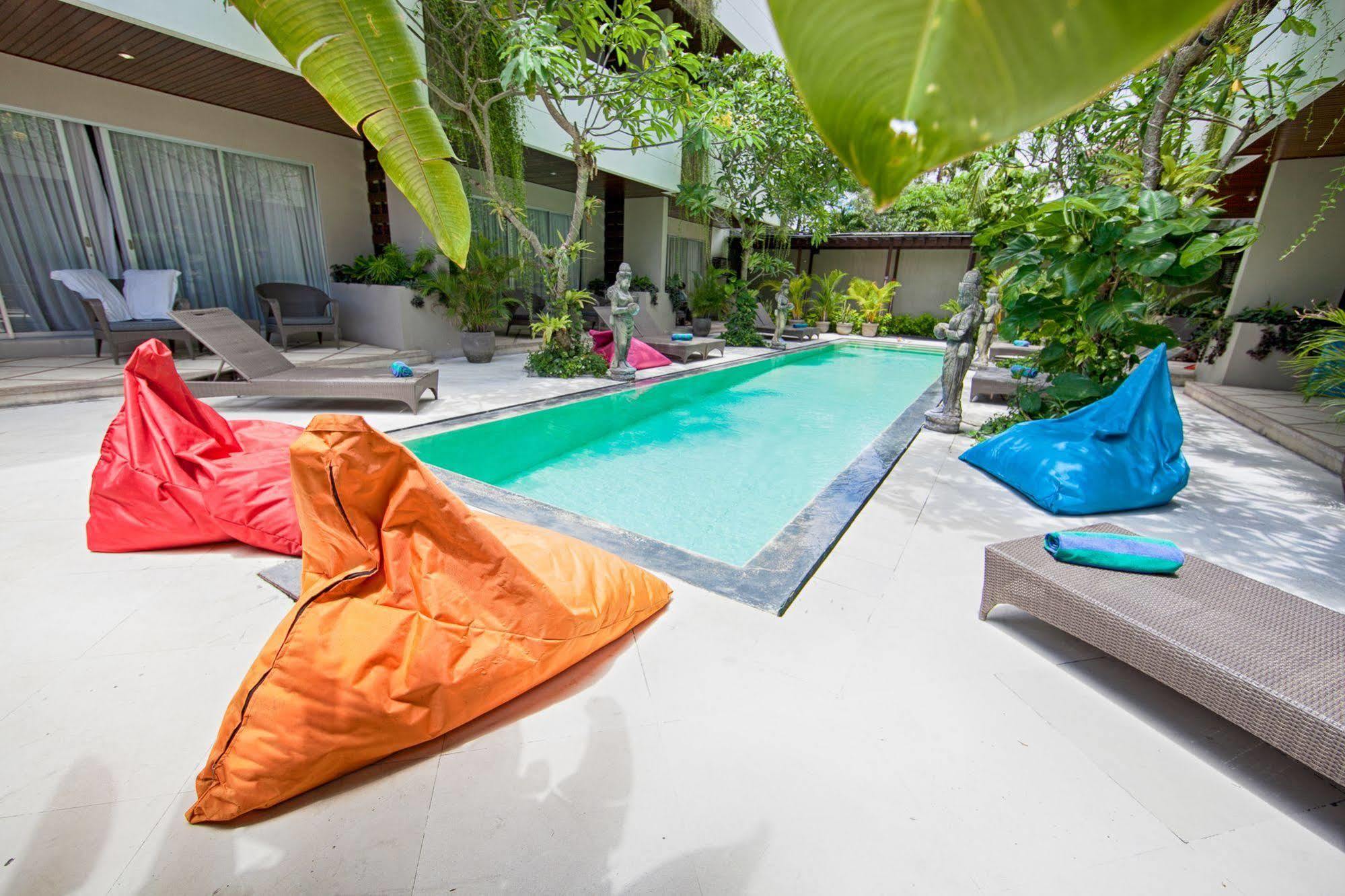 Swiss-Belcourt Sunset Aparthotel Seminyak  Exterior photo