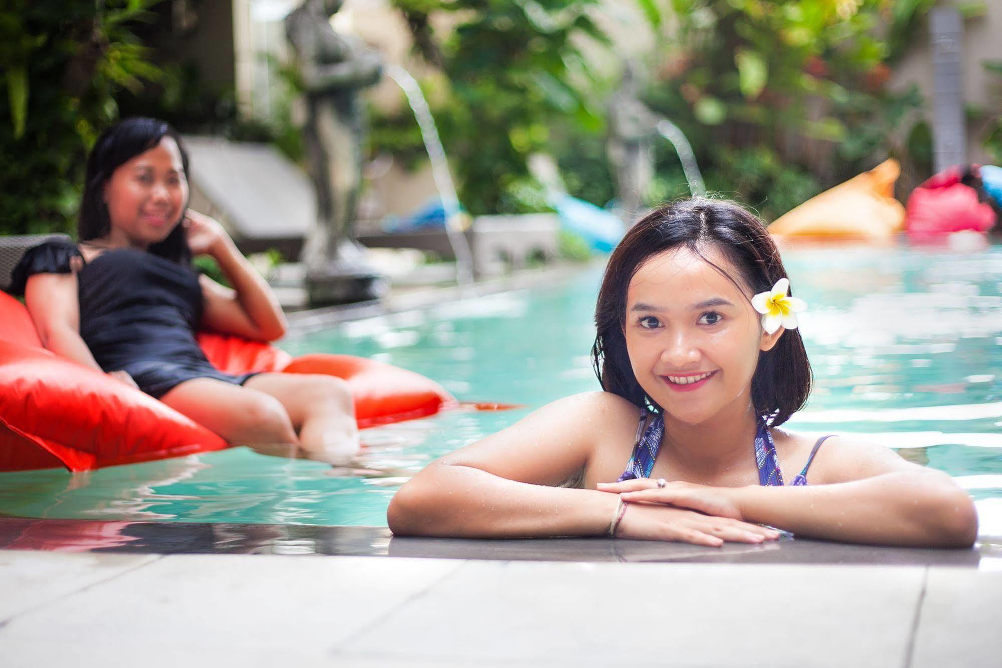 Swiss-Belcourt Sunset Aparthotel Seminyak  Exterior photo
