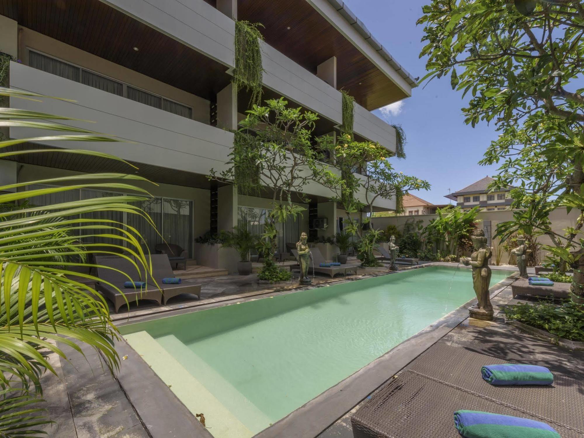 Swiss-Belcourt Sunset Aparthotel Seminyak  Exterior photo