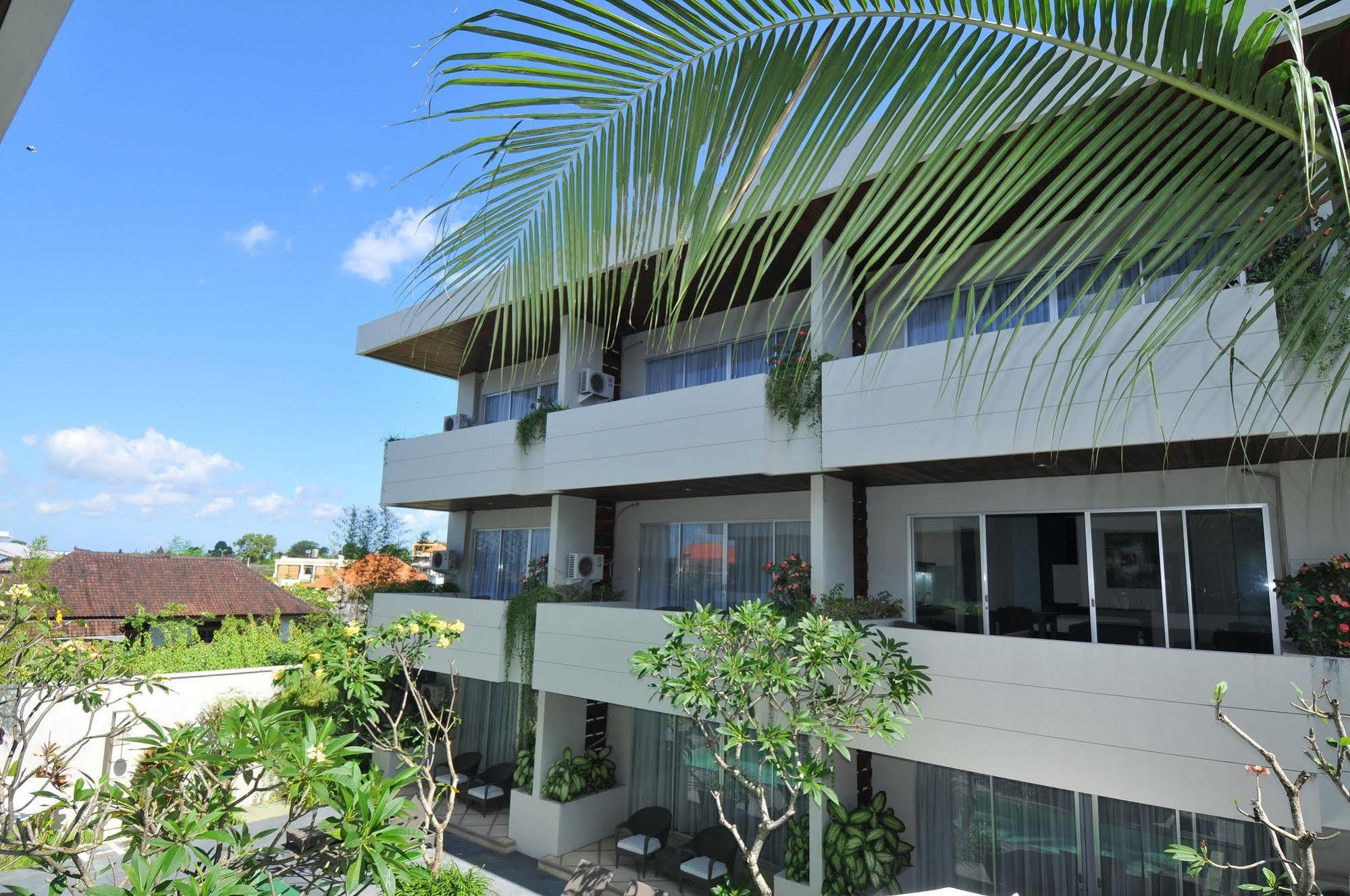 Swiss-Belcourt Sunset Aparthotel Seminyak  Exterior photo